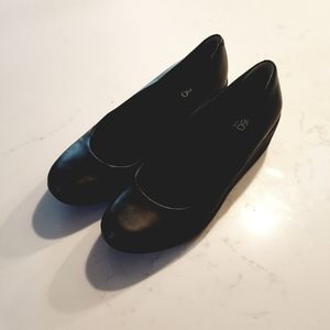 Black low platform shoe